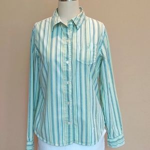 𝅺gap striped button down shirt